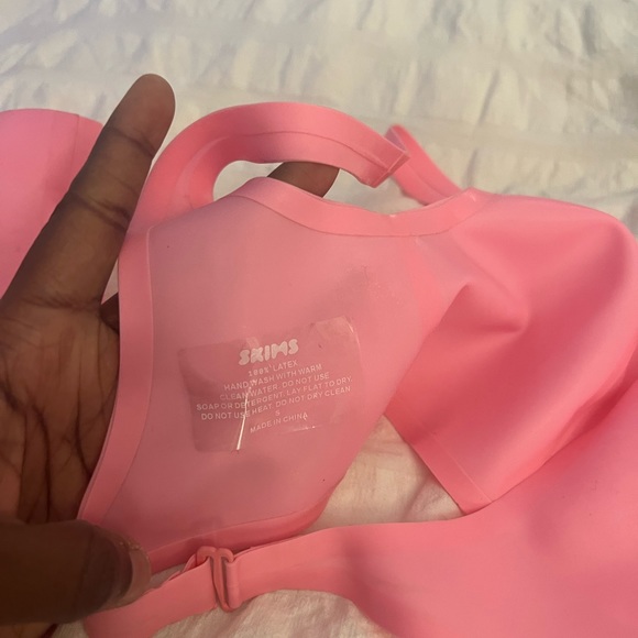 Skims pink 2 piece latex set - Picture 6 of 7